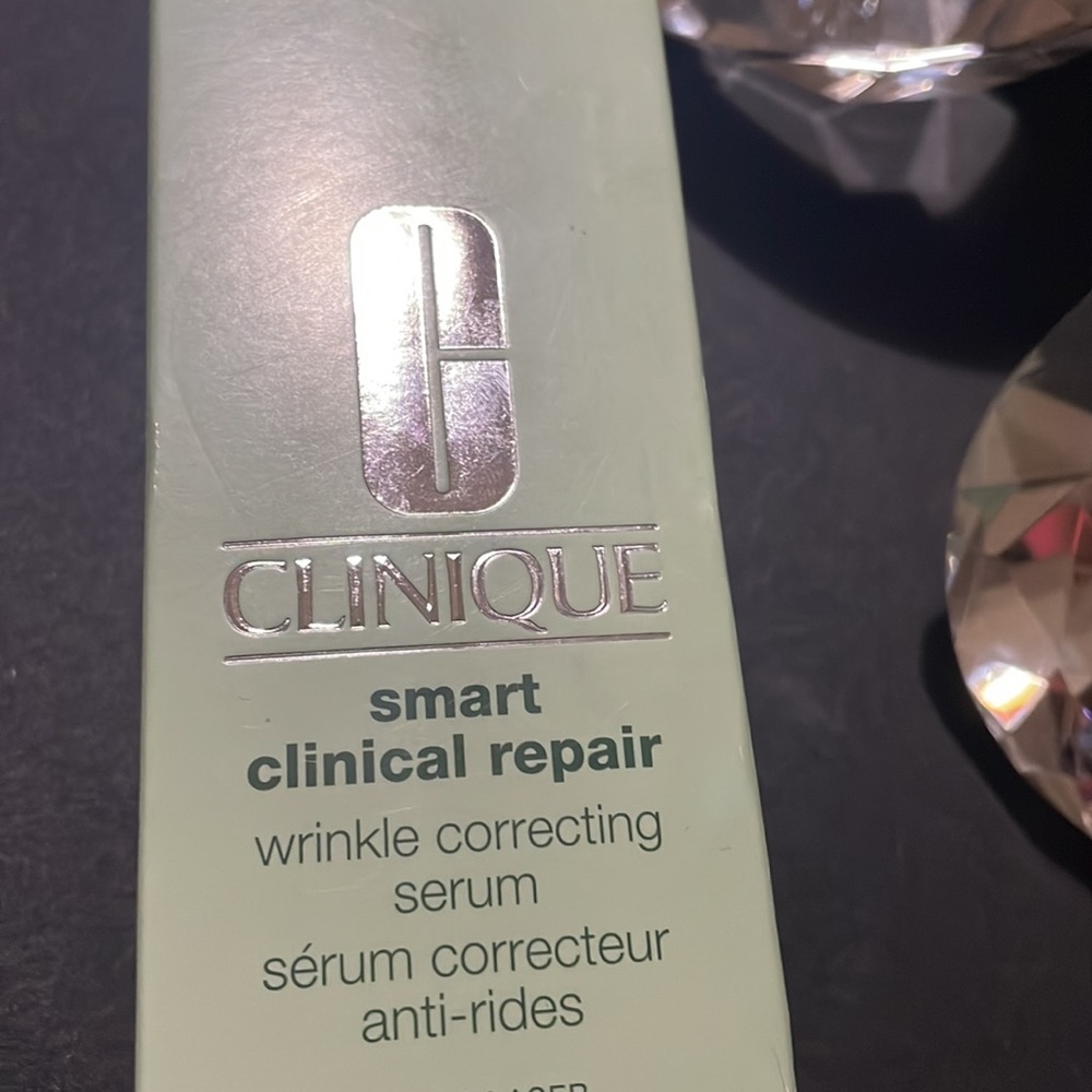 Clinique - Picture 3 of 7